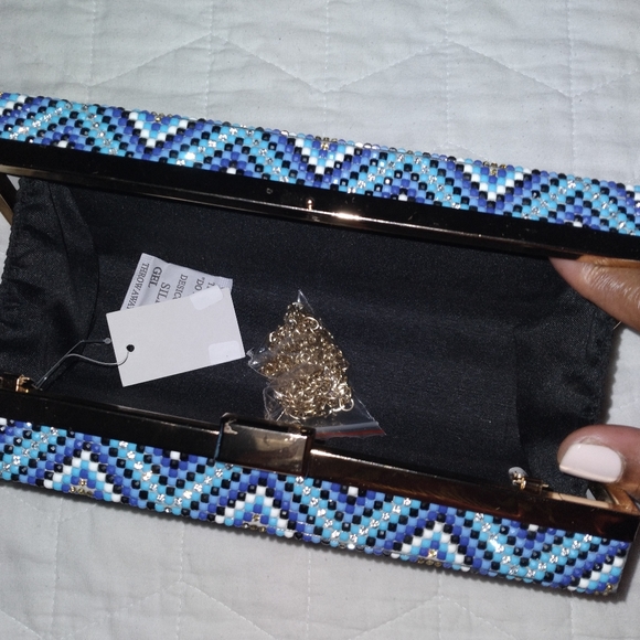 💙 Blue and silver box clutch 💙 - Picture 3 of 3